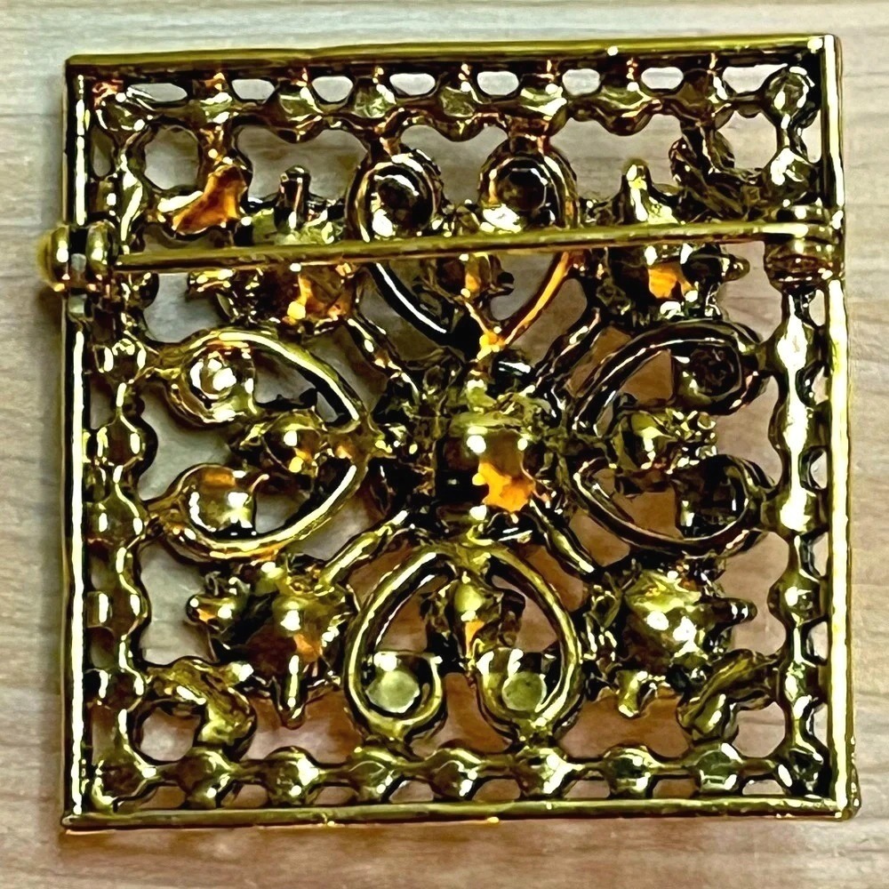 Vintage Faux Pearl Brooch Square Gold Tone Filigree Statement Pin - Picture 3 of 4